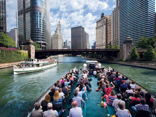 Experience the Amazing City of Chicago on a Boat Cruise!