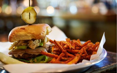 The Stretch Bar & Grill – Wrigleyville’s Best Burger