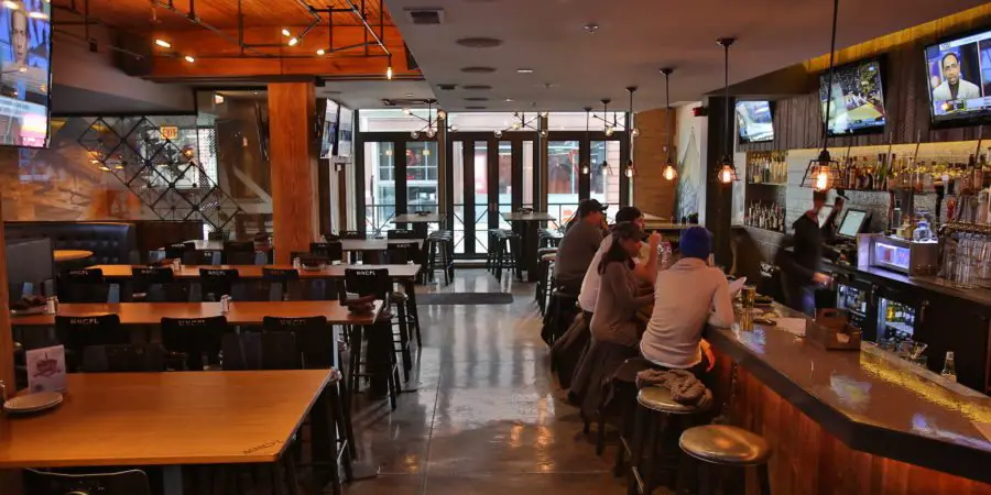 Municipal Bar + Dining Co. – River North’s Affordable Sports Bar