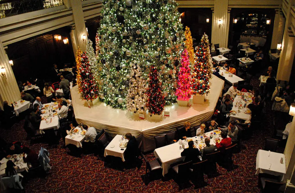 Best Holiday Decorated Chicagoland Bars & Restaurants